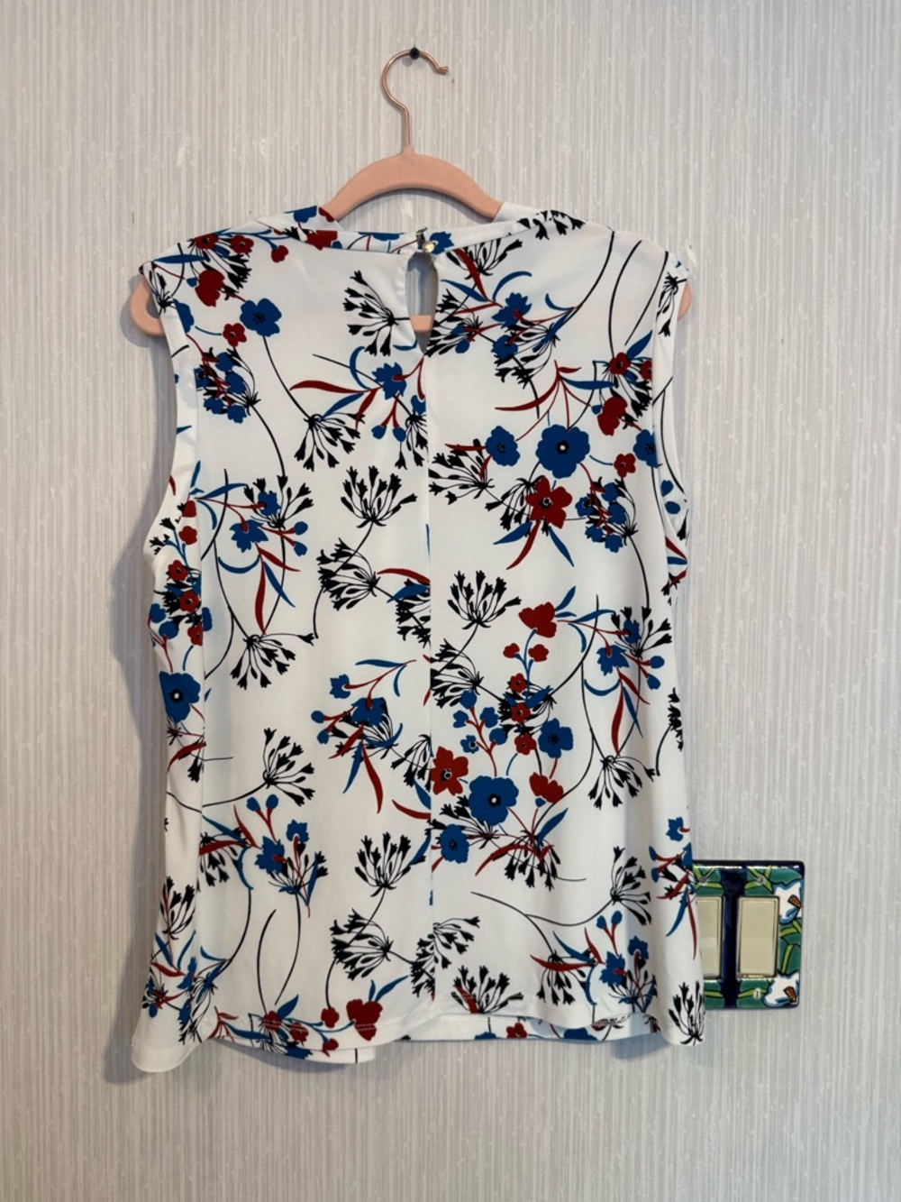 Tommy Hilfiger Ivory Floral V-Neck Sleeveless Top with Red & Blue Print - Picture 5 of 5